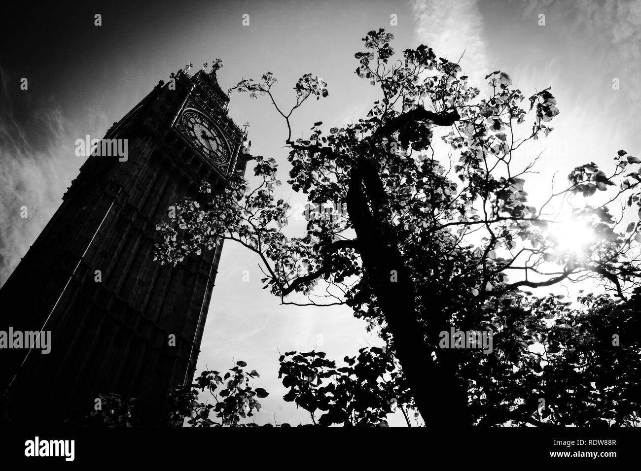 Die Schwarz-Weiß-Fotografie der Elizabeth Tower, allgemein bekannt als Big Ben, im Palast von Westminster in London, Vereinigtes Königreich Stockfoto
