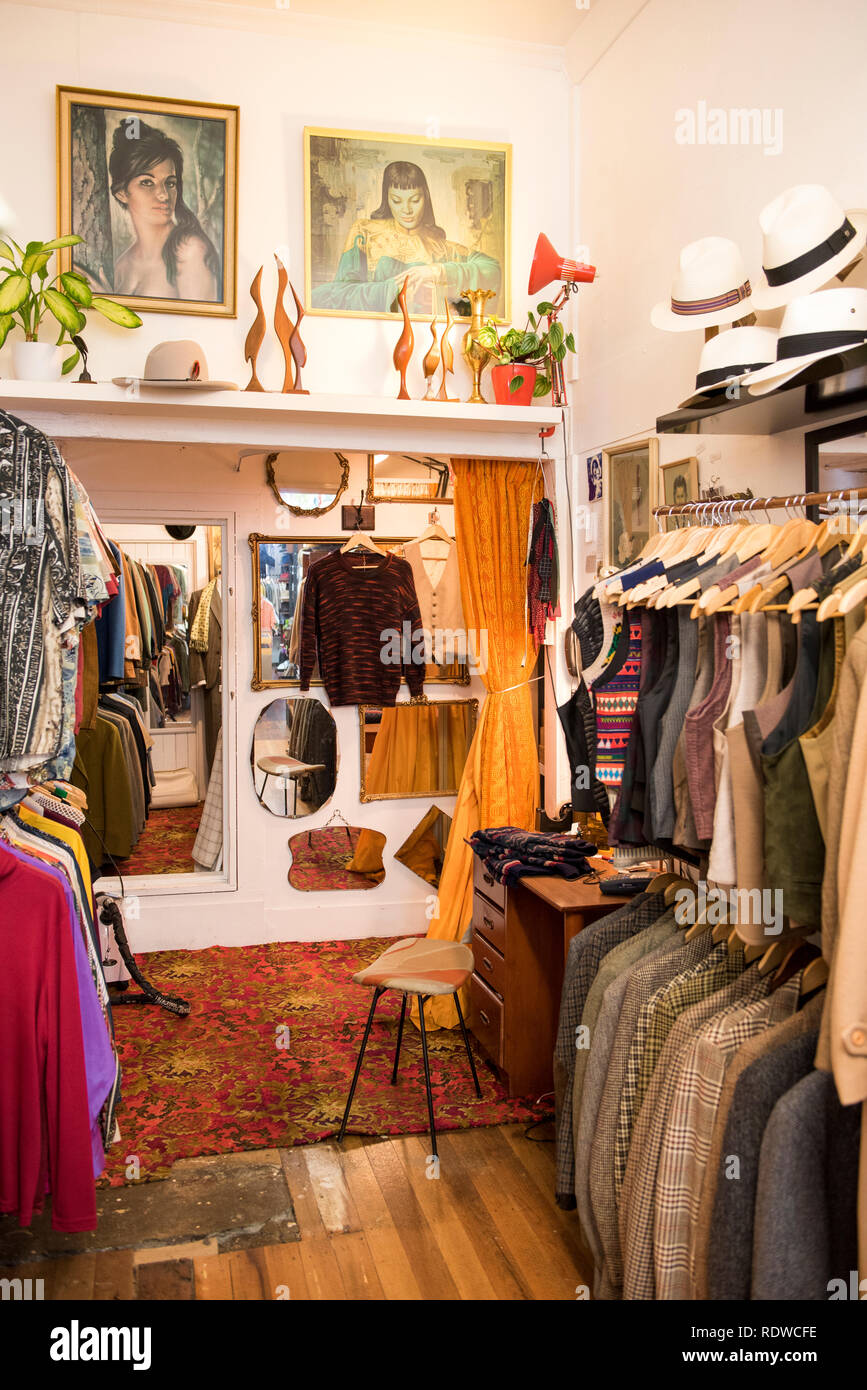 Tangente und Unternehmen ist ein Herren second hand Vintage Shop, spezialisiert auf Neuseeland Marken in der Innenstadt von Wellington entfernt. Adresse: 160 Kuba St, Te Ar Stockfoto