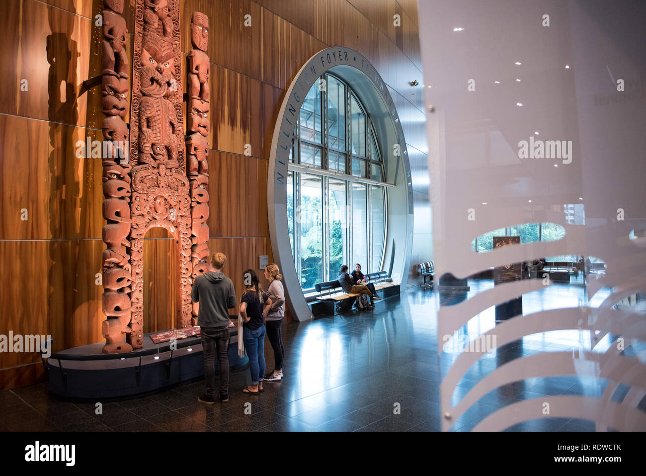 Innenraum Szenen des Museums von Neuseeland Te Papa Tongarewa. Hinweis: Die Fotografie der meisten Maori Exponate wurde sogar mit drücken Sie Anmeldeinformationen verboten. Stockfoto