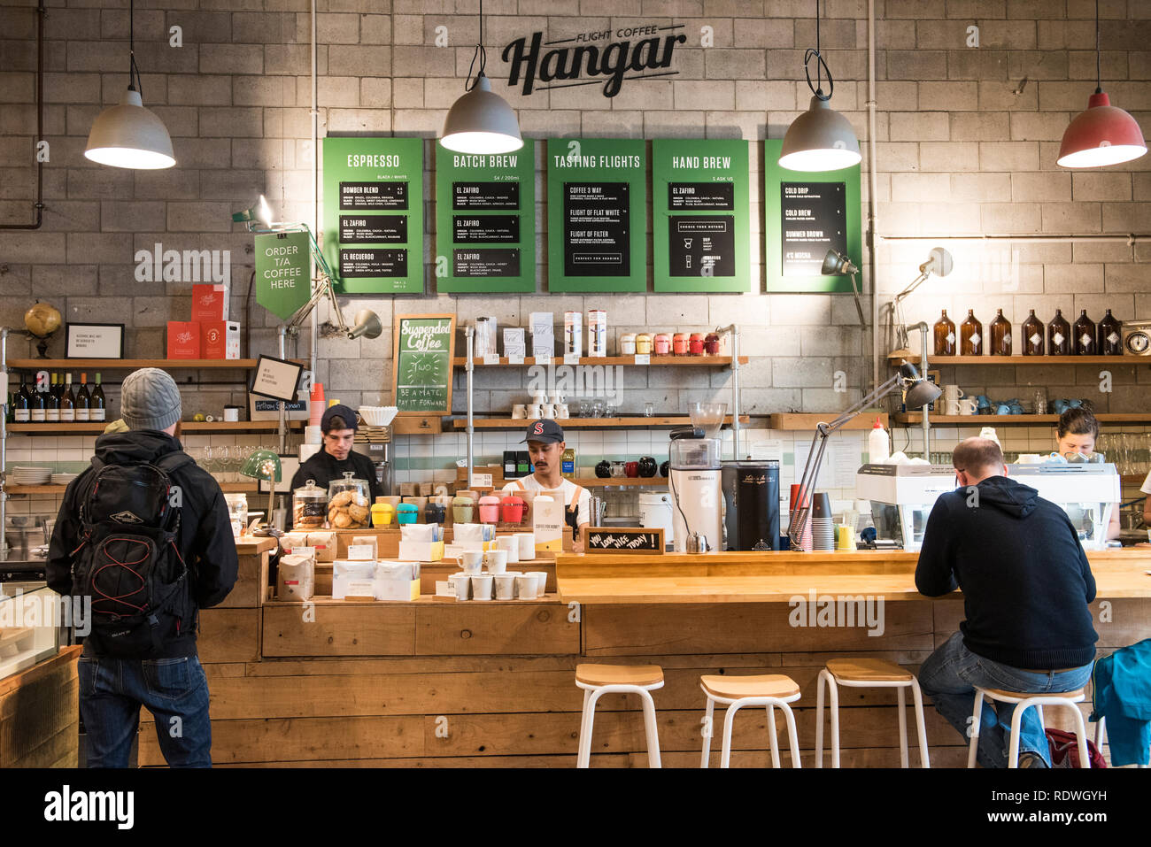 Der Flug/Hangar ist eine Umhüllung cafe Haus aufgebrühten Kaffee, Sandwiches & Licht bei 119 Dixon St in Te Aro, Wellington, Neuseeland isst. Stockfoto