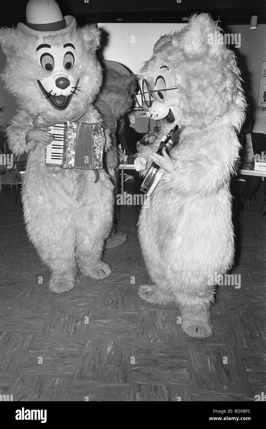 Aristocats, Figuren uit Disneyfilm im Bijenkorf, Amsterdam Aristocats, Bestanddeelnr 925-1543. Stockfoto