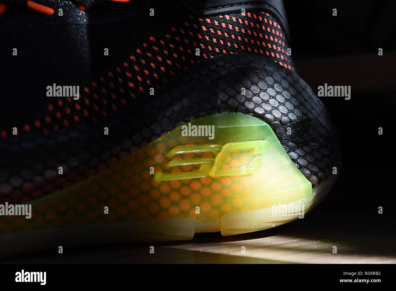 Neue Curry 6 Basketball Schuhe Stockfoto