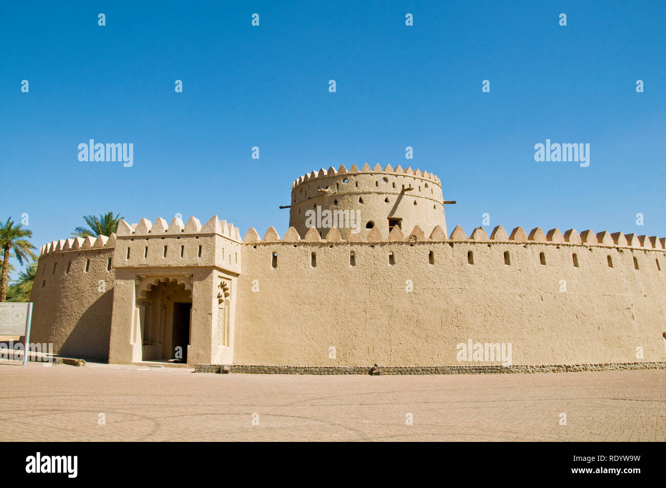 Eine alte Festung in Al Ain, VAE - ein historisches Touristenziel. Historische Stätten der Vereinigten Arabischen Emirate. Stockfoto