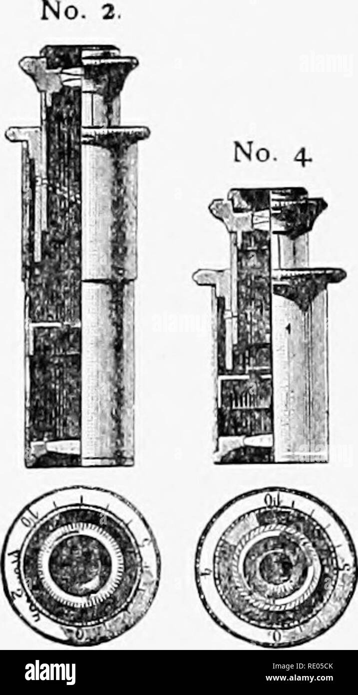 . Das Mikroskop; eine Einführung in die mikroskopische Methoden und Histologie. Mikroskope; 1899. CI-I./.] Mikroskope und Zubehör. Das Feld-lens Aids das Ziel bei der Gründung des echten, invertiertes Bild und erhöht das Sichtfeld, es verbindet auch mit dem eyedeus in Rendering im Alter achromatische. 36. Kompensierende Okulare. - Diese Okulare sind speziell für die Verwendung mit dem apochromatische Ziele errichtet. Sie Aberrationen außerhalb der Achse, die nicht so leicht in das Ziel selbst beseitigt werden konnten ausgleichen. Eine augenfällige dieser Art, magnifviug aber zweimal, wird für u gemacht Stockfoto