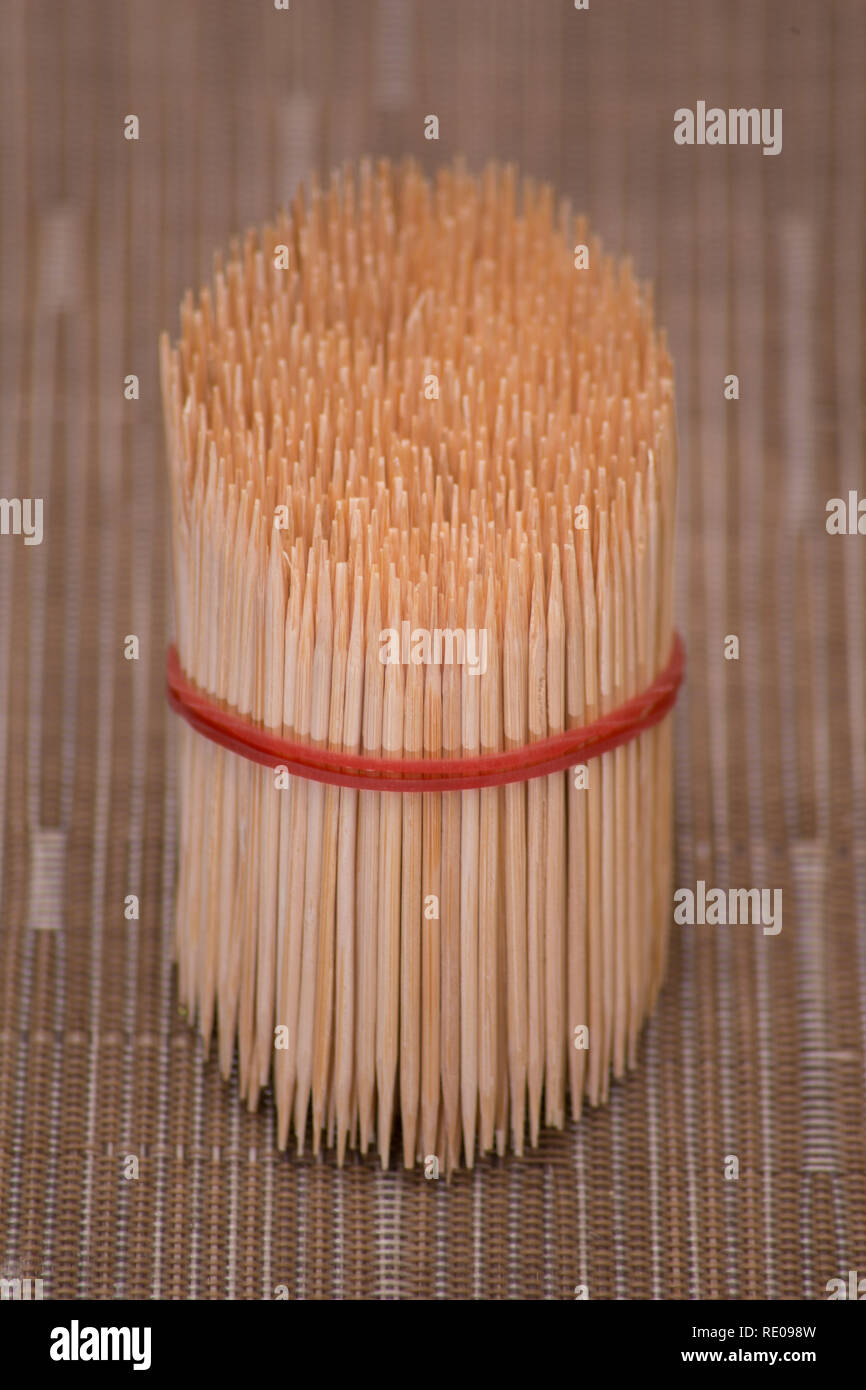 Bundle aus Bambus Zahnstocher für die Zahnpflege und Zahnreinigung Stockfoto