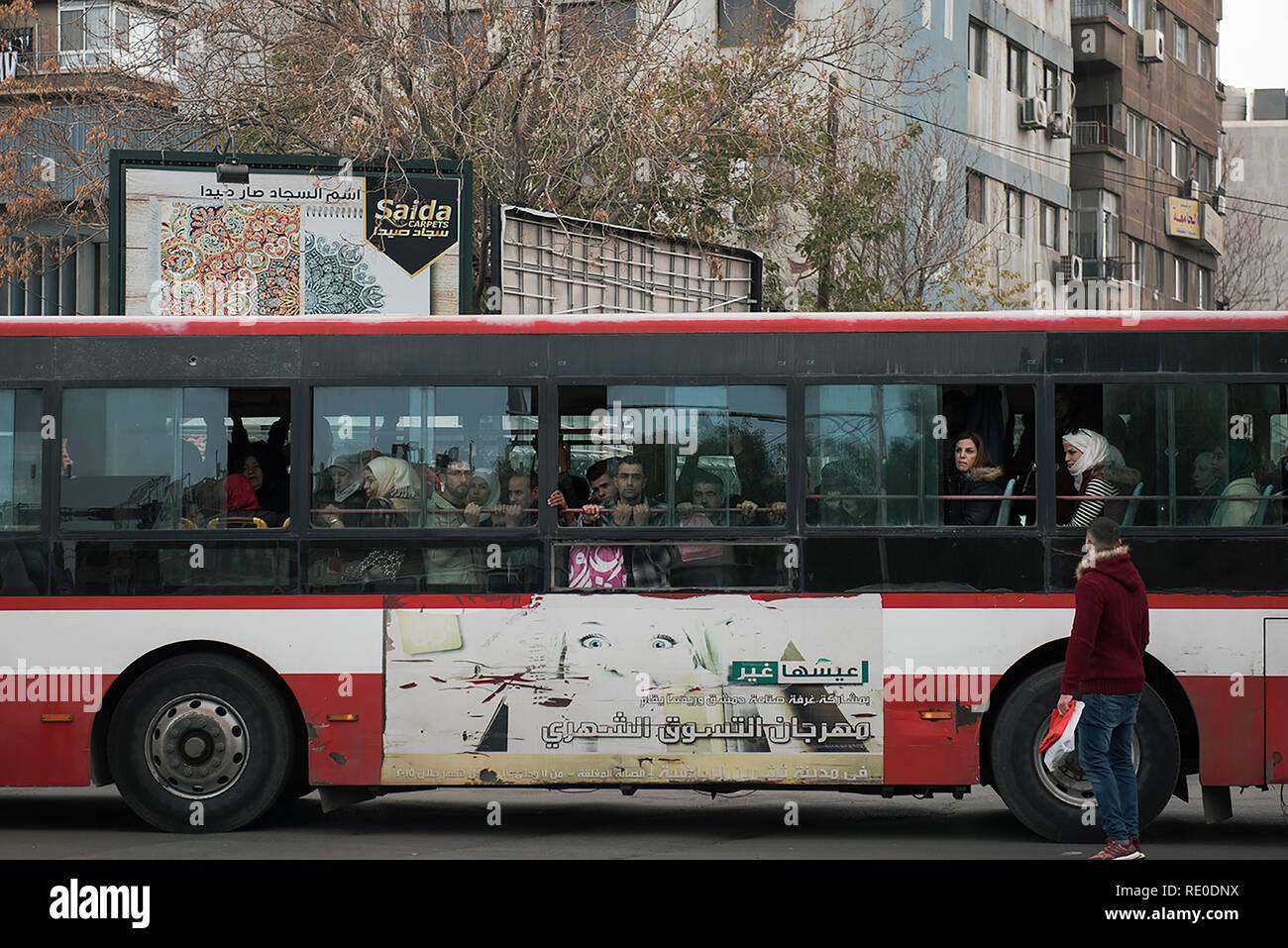 Einige Fotos zeigen, wie schwierig eine öffentliche Verkehrsmittel in Damaskus zu erhalten Stockfoto