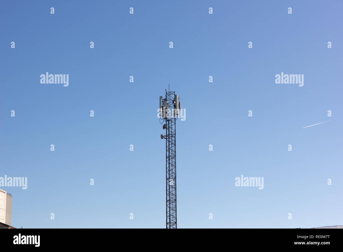 Eine mobile (oder Mobilfunk) Phone Base Transceiver Station antenna Array in Urmia, West Provinz Aserbaidschan, Iran Stockfoto