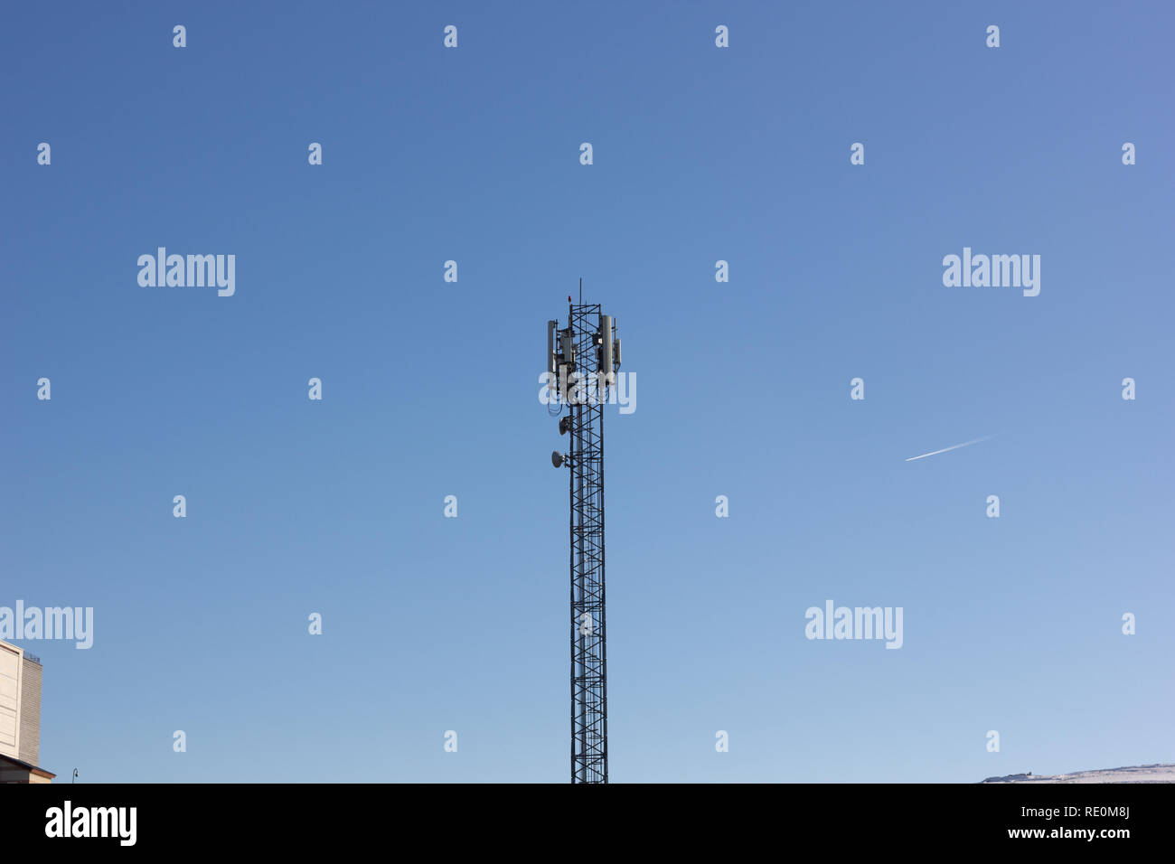 Eine mobile (oder Mobilfunk) Phone Base Transceiver Station antenna Array in Urmia, West Provinz Aserbaidschan, Iran Stockfoto