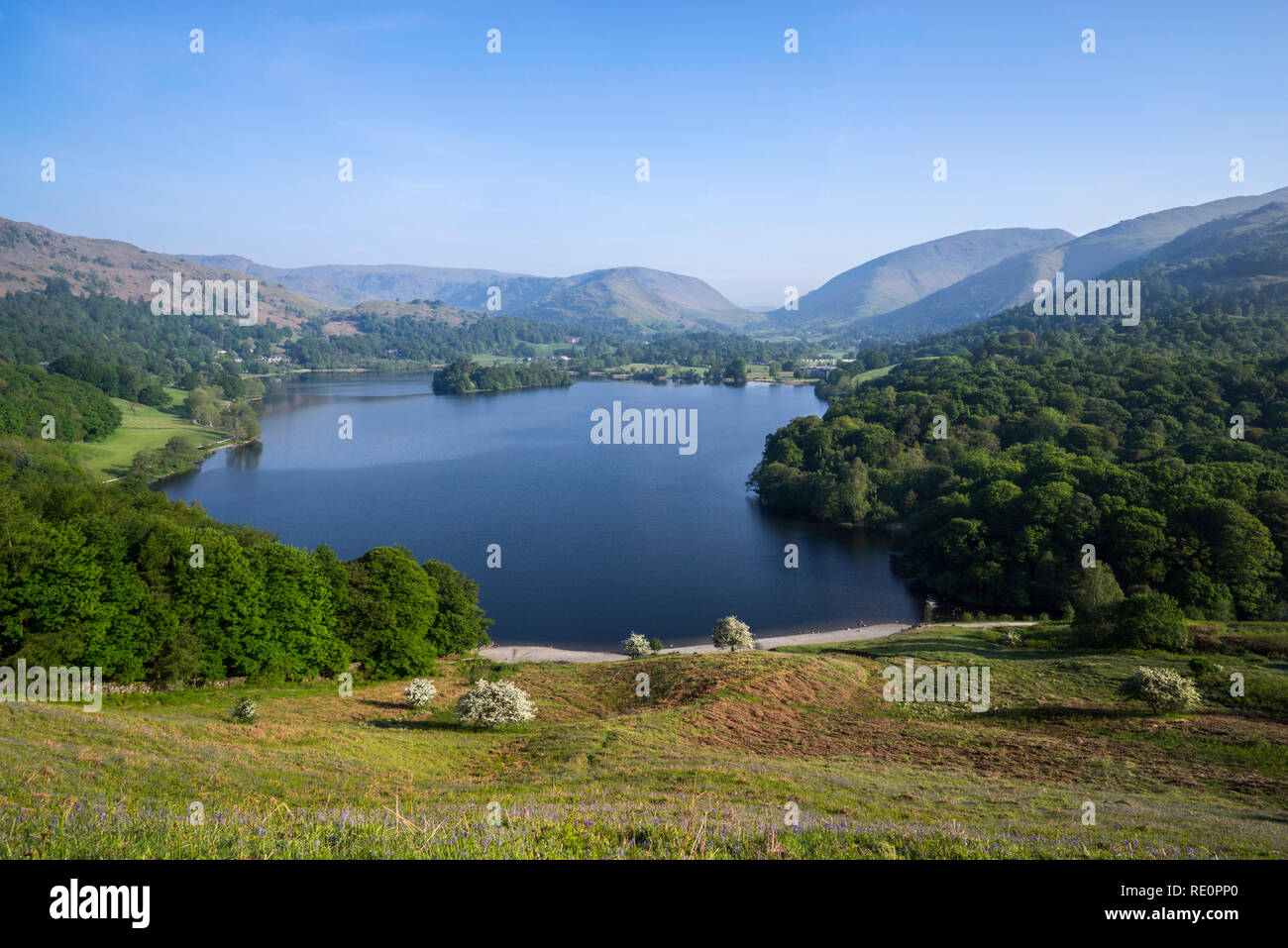Grasmere im Frühjahr gesehen von loughrigg Terrasse, Nationalpark Lake District, Cumbria, England, Großbritannien Stockfoto