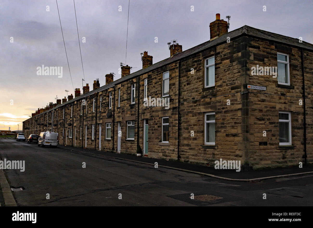 Middleton Straße im Paßgang. Schlendern ist eine kleine Stadt an der nordöstlichen Küste von Northumberland in Nordost-england. Die Sonne erhellt einem Wintertag. Stockfoto