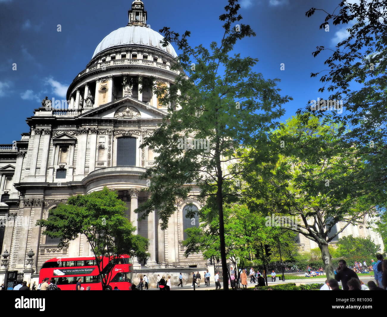 Die Vorderseite der St. Paul's Cathedral - London - Vereinigtes Königreich Stockfoto