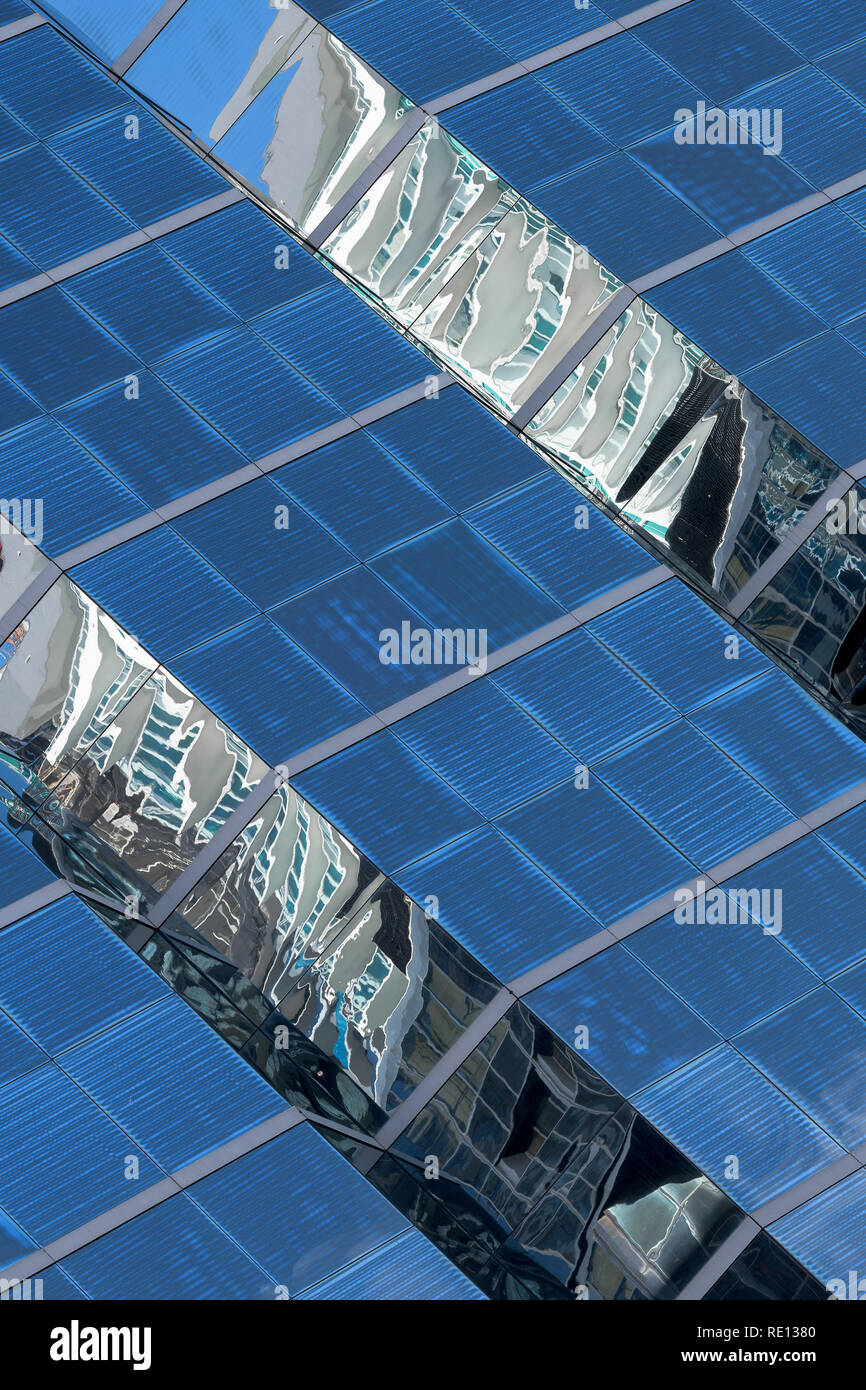 Spiegelungen im Glas moderne Wolkenkratzer Form abstraktes Bild in der Brickell in der Innenstadt von Miami, Florida Stockfoto