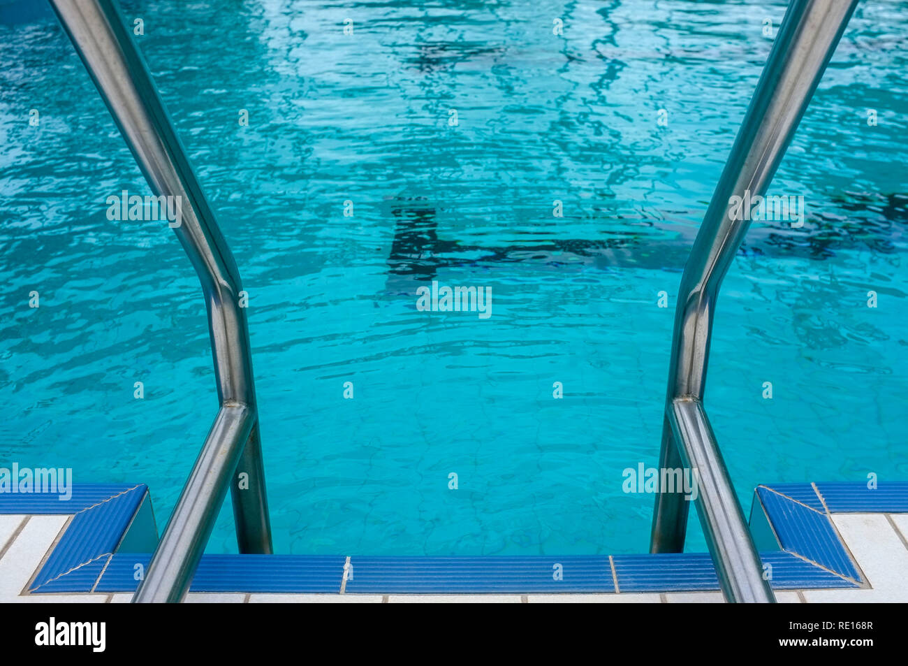 Schwimmbad Leiter Stockfoto