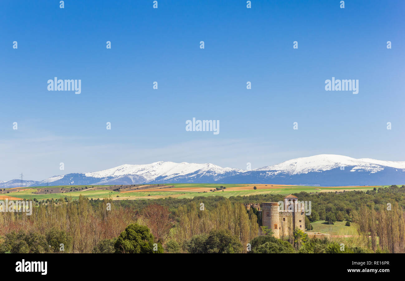 Castillo de Castilnovo schloss in der Landschaft von Castilla y Leon, Spanien Stockfoto