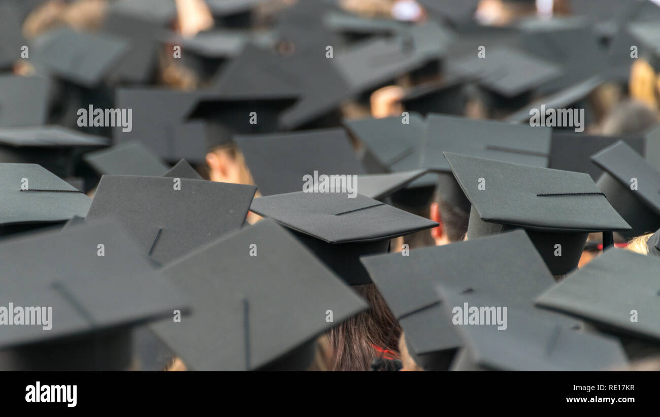 Ein siehe der Graduierung Kappen an eine Abschlussfeier. Stockfoto