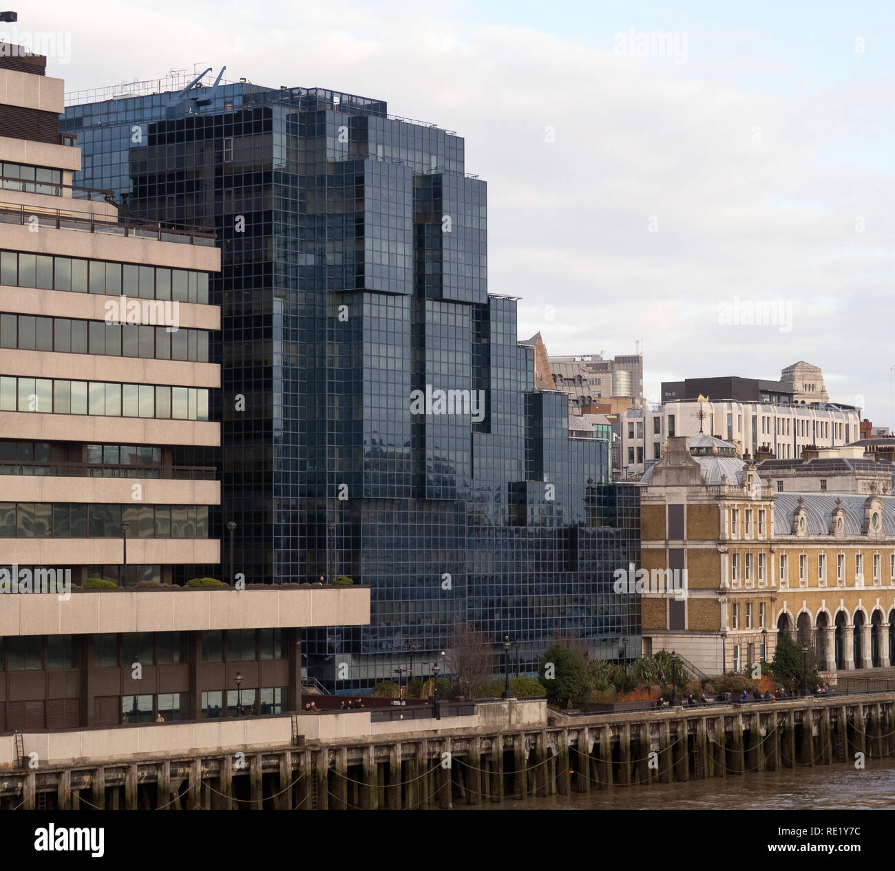 Northern & Shell Gebäude auf Lower Thames Street, London ist die Heimat für Zeitungen und Zeitschriften einschließlich der Daily Express, Sonntag Express, Daily Star ein Stockfoto