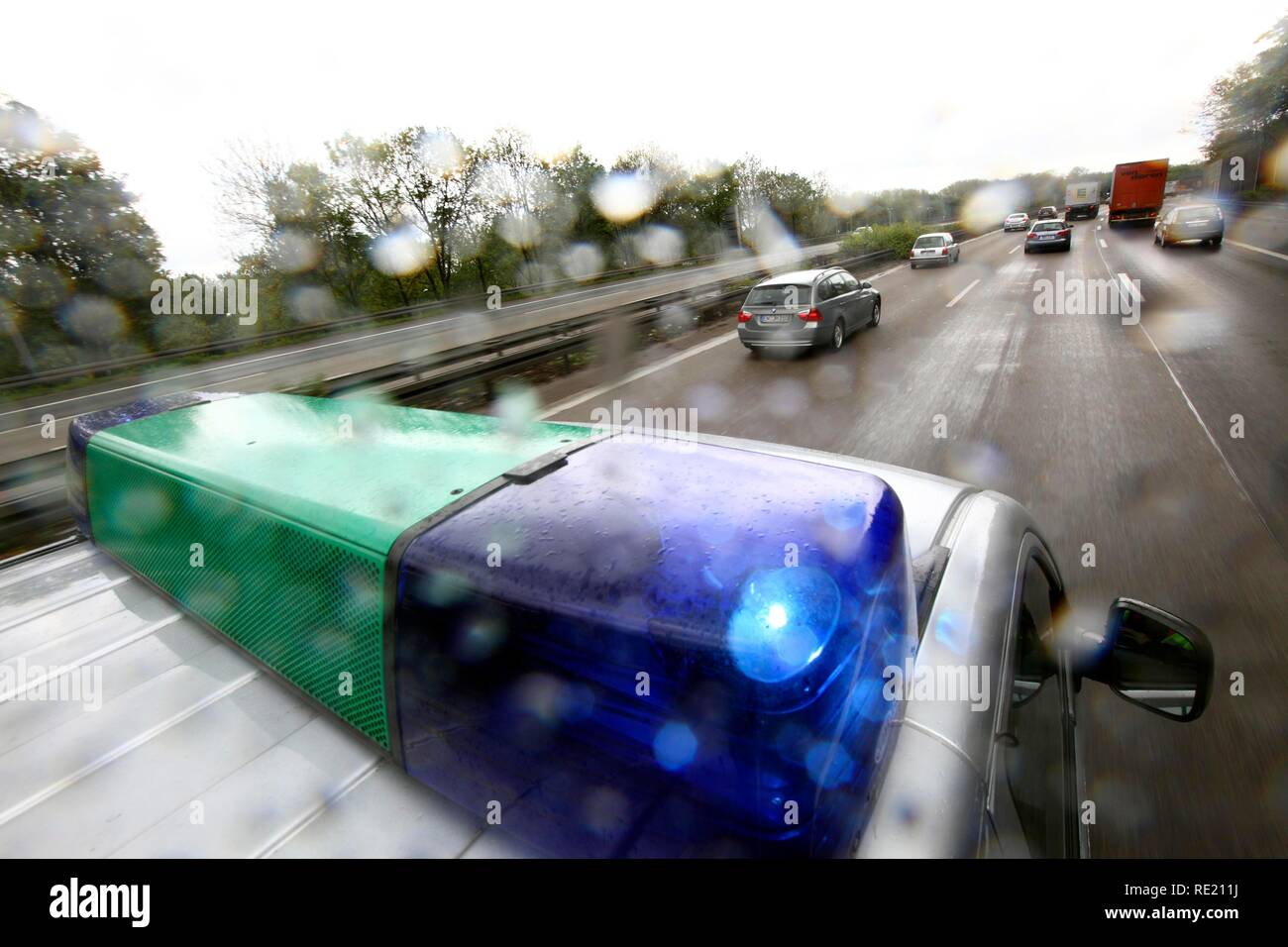 Autobahnpolizei Streifenwagen auf Patrouille, Autobahn A40, sogenannten Ruhrschnellweg, Gelsenkirchen, Ruhrgebiet region Stockfoto