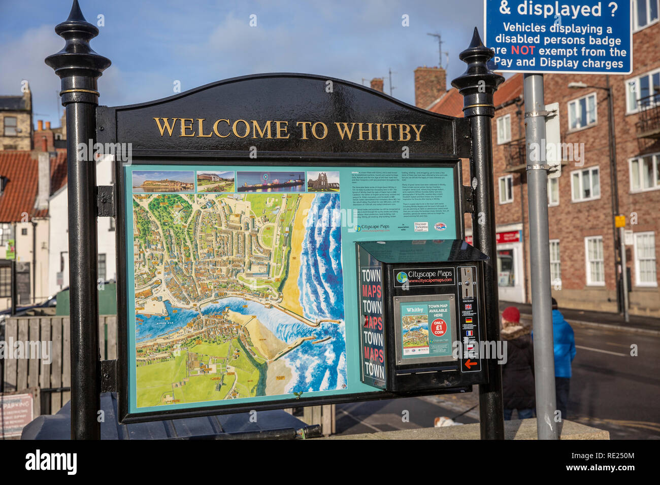 Zu Whitby Information Board und Hafen Stadtplan, Whitby, North Yorkshire, England Willkommen Stockfoto