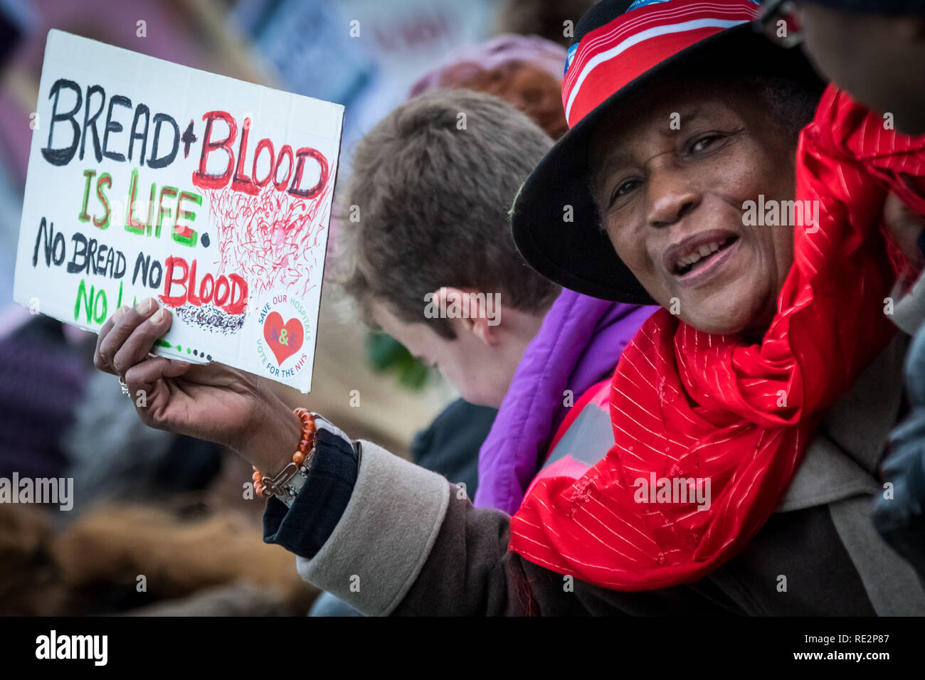London, Großbritannien. 19. Januar 2019. Die Rechte der Frauen "Brot und Rosen" Rally auf dem Trafalgar Square. Credit: Guy Corbishley/Alamy leben Nachrichten Stockfoto