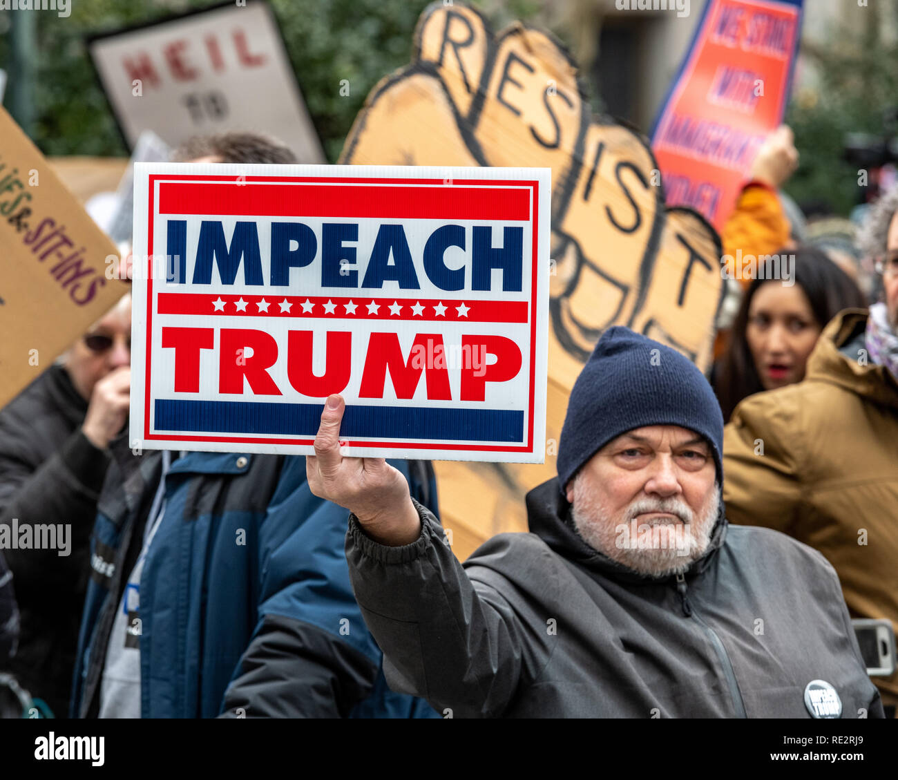 New York, USA, 19. JAN 2019 - Demonstranten anti-Trumpf-Zeichen im März der Frauen in New York City. Foto von Enrique Shore Credit: Enrique Ufer/Alamy leben Nachrichten Stockfoto