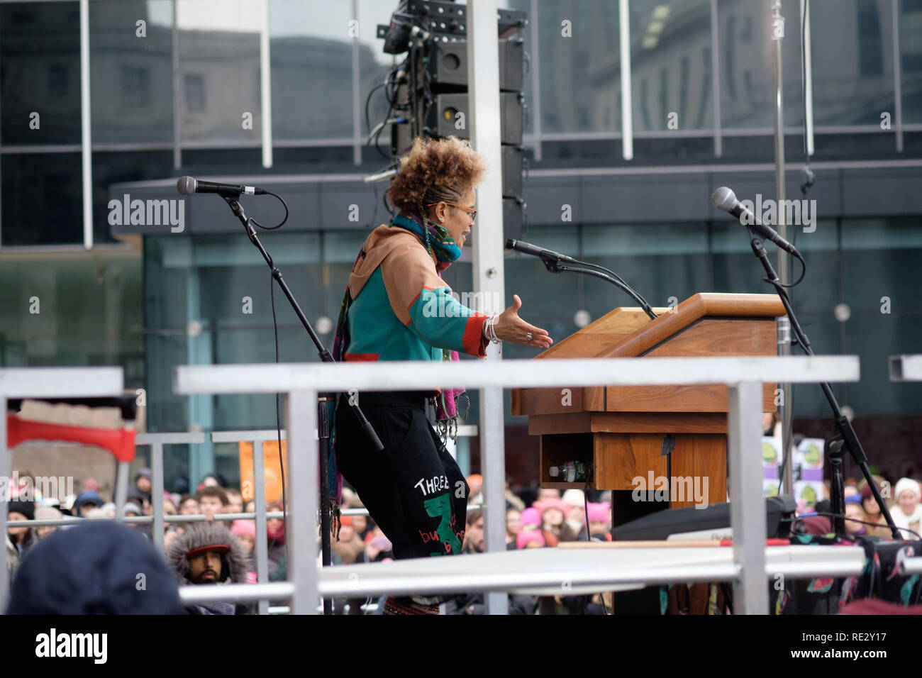 New York, New York/USA. 19. Januar, 2019: Staceyann Chin ihre Rede bei Unity Rallye der Frauen in Foley Square in Downtown New York, USA. Credit: Jonathan Carroll/Alamy Leben Nachrichten. Stockfoto