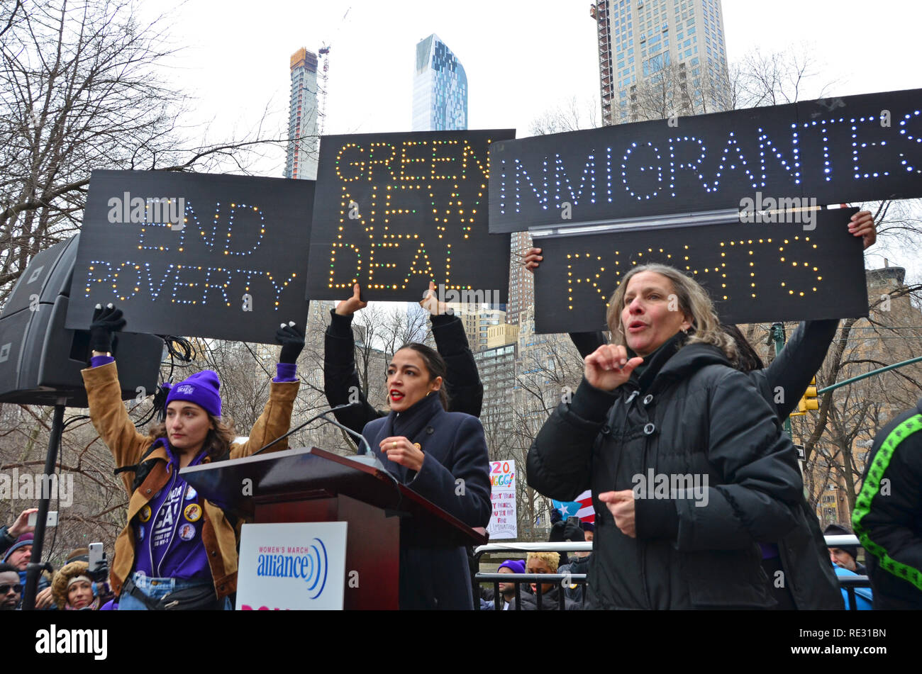 New York, USA. 19. Jan 2019. Us-Vertreter Alexandria Ocasio-Cortez zu sprechen ist der Gast vor dem Beginn des März. Credit: Rachel Cauvin/Alamy leben Nachrichten Stockfoto