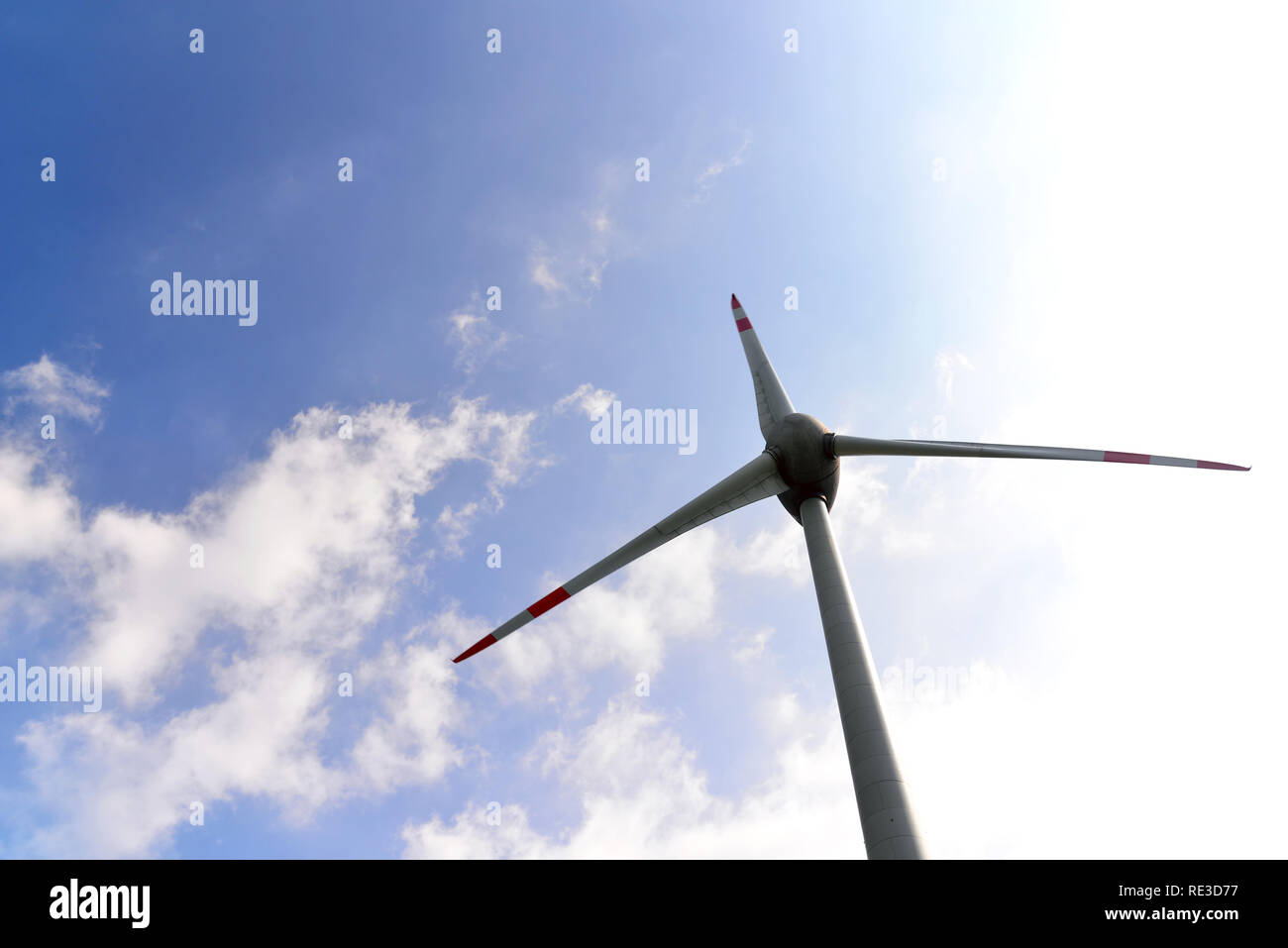 Erneuerbare Energien - Windkraftanlagen in der Landschaft Stockfoto