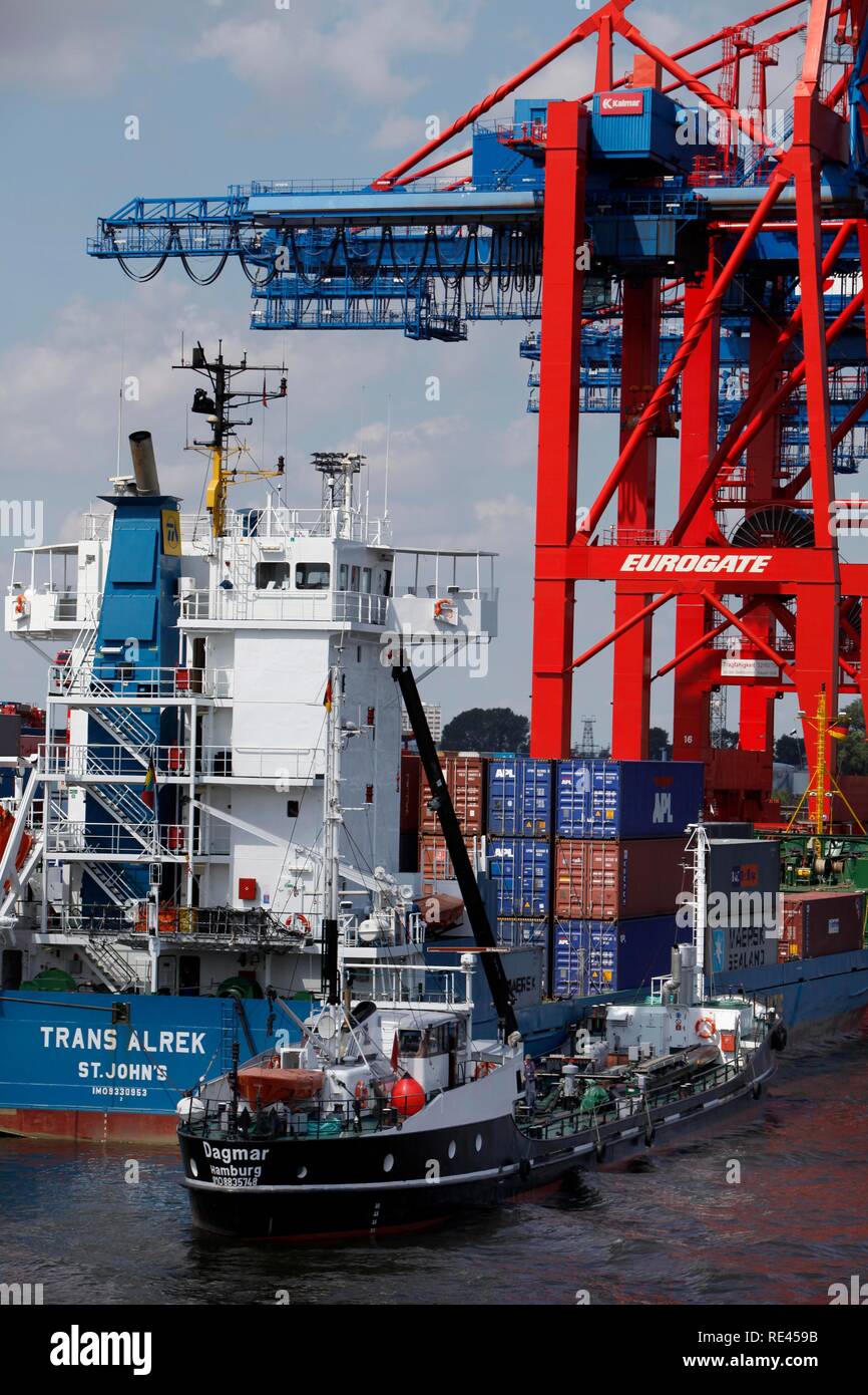 Containerschiffe im Hamburger Hafen Stockfoto