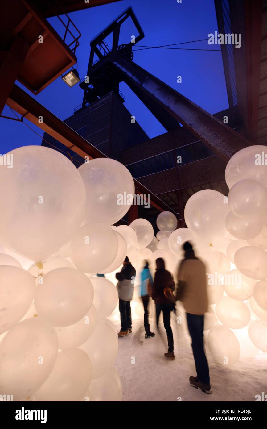 Kunst Installation durch den Raumlaborberlin, Soap Opera, viele Hunderte beleuchtete Ballons zu einem Schacht, GlueckAuf 2010 Kulturelle Stockfoto