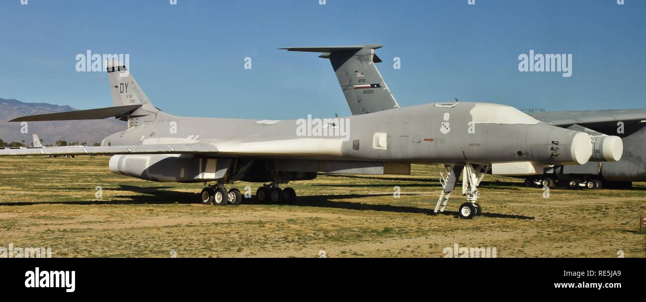 Ein B-1-Bomber in langfristige Lagerung an der Luftwaffe Beinhaus in Davis-Monthan, von der 309th Aerospace Wartung und Regeneration Group betrieben Stockfoto