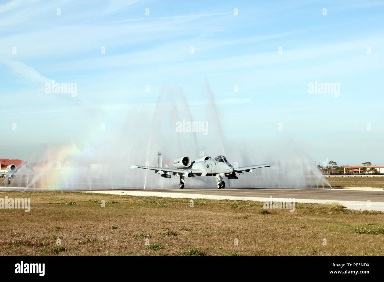 Eine A-10 Thunderbolt II Flugzeuge aus der 107 Fighter Squadron, 127 Flügel, Selfridge Air National Guard base aus Harrison Township, Michigan, spült das Salzwasser aus der "VOGELBAD" nach einer erfolgreichen Ausbildung Flug während der Übung Emerald Krieger2019 statt zu MacDill Air Force Base in Tampa, Florida, am 18. Januar 2019. Übung Emerald Krieger ist ein US Special Operations Command - geförderte 2-Woche joint/combined taktische Übung entwickelt, realistische militärische Ausbildung in einem urbanen Umfeld zu bieten. (Air National Guard Foto von 1 Lt Cammy Alberts) Stockfoto