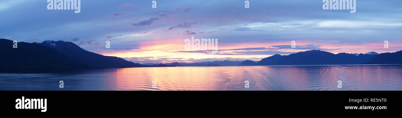 Sonnenuntergang auf Alaska Kreuzfahrt Stockfoto