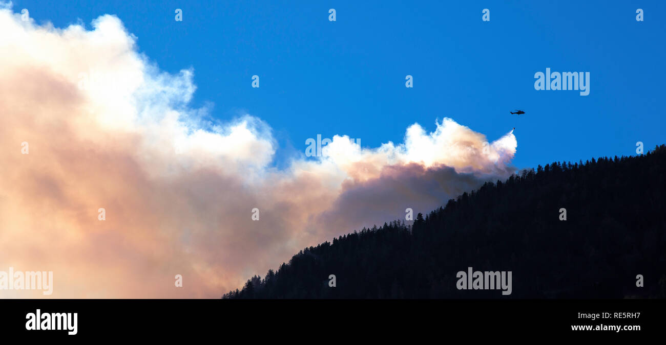 Hubschrauber- und Not Feuer in der Schweiz Stockfoto