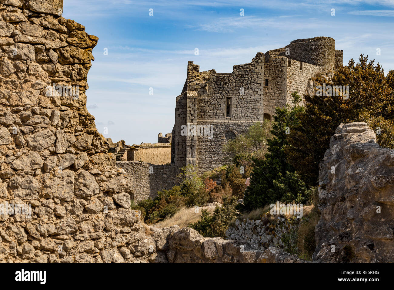 Burg Peyrepertuse in den französischen Pyrenäen Stockfoto