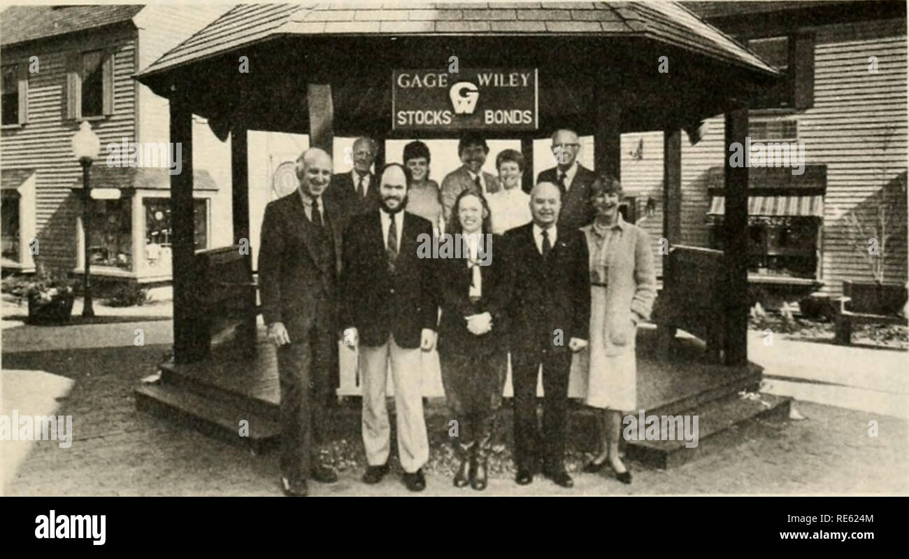 . Preiselbeeren;: die nationalen cranberry Magazin. Preiselbeeren. Schießen Sie sich iff den Fuß im letzten Monat haben wir über die Bedeutung der Umgang mit Pestiziden mit Sorgfalt kommentierte. Als ob unser Ausdruck einer zur Vorsicht zu unterstreichen, vor unseren Augen erscheint eine Geschichte über Kontroverse in Connecticut tobt zwischen Bauern und Imker. Ein Bauer, erzählt von einem Imker, dass seine Insekten, die von einer bestimmten Insektizid, knurrte: "Harte getötet wurden, ihre b^ ees bewegen." Der Imker blaffte sie zurück, "Zäh, ihren Mais bewegen." "Es wird immer in eine Reihe Krieg", sagte der Imker Stockfoto