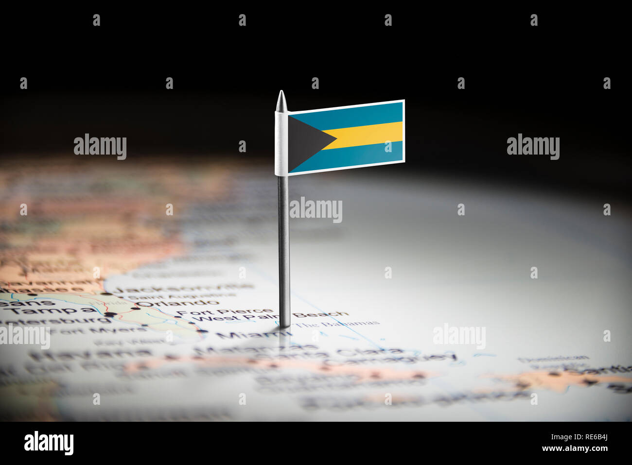 Bahamas gekennzeichnet mit einem Fähnchen auf der Karte Stockfoto