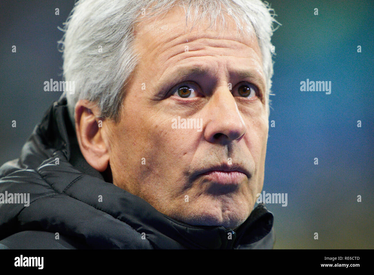 Leipzig, Deutschland. 19. Jan 2019. Lucien FAVRE, Koch-Trainer BVB in halber Größe, Porträt, RB LEIPZIG - BORUSSIA DORTMUND 0-1-DFL-Bestimmungen verbieten die Verwendung von Fotografien als BILDSEQUENZEN und/oder quasi-VIDEO - 1. Deutschen Fußball-Bundesliga, Leipzig, Deutschland, Januar 19, 2019 Saison 2018/2019, Spieltag 18, BVB, Red Bull, © Peter Schatz/Alamy leben Nachrichten Stockfoto