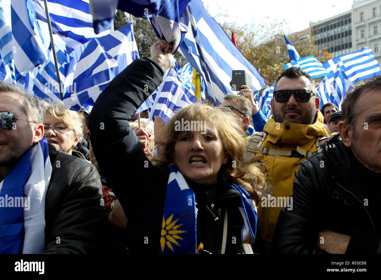 Athen, Griechenland. Jan, 2019 20. Tausende Griechen protestieren gegen Mazedonien name Deal auf dem Syntagma-Platz in Athen. (Bild: © aristidis VafeiadakisZUMA Draht) Credit: ZUMA Press, Inc./Alamy leben Nachrichten Stockfoto