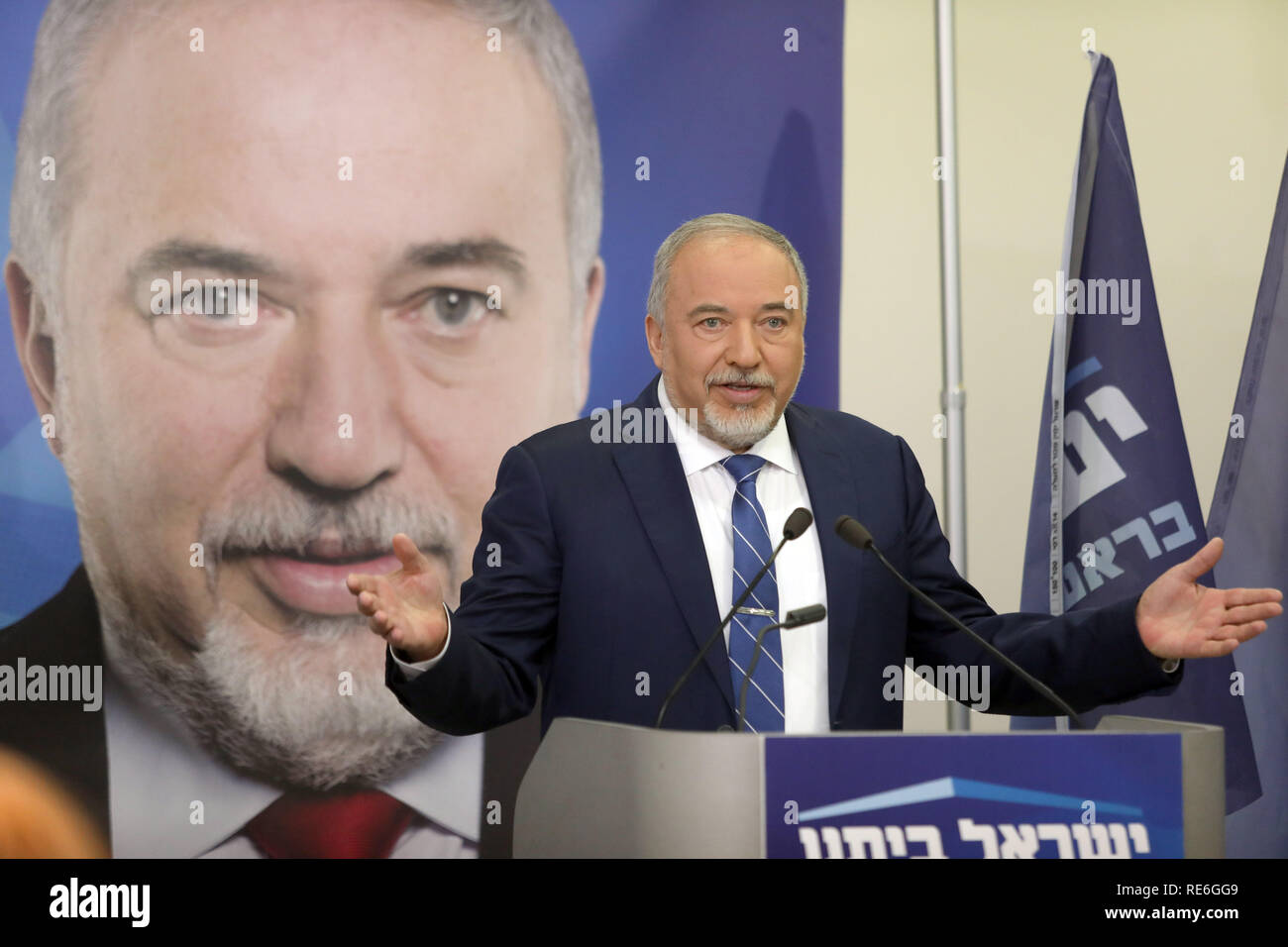 Tel Aviv, Israel. Jan, 2019 20. Der fruehere Verteidigungsminister Israels Avigdor Lieberman spricht während der Eröffnung seiner Yisrael Beiteinu Partei Wahlkampf für die bevorstehenden israelischen Wahlen, in Tel Aviv, Israel, Jan. 20, 2019. Credit: Gideon Markowicz - JINI/Xinhua/Alamy leben Nachrichten Stockfoto