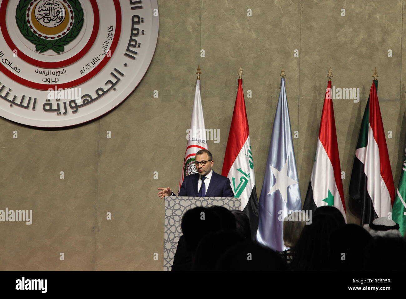 Beirut, Libanon. Jan, 2019 20. (190120) - Beirut, Jan. 20, 2019 (Xinhua) - Libanesische hausmeister Außenminister Tueni Bassil spricht bei einer Pressekonferenz nach der Arabischen Wirtschaftliche und Soziale Entwicklung Gipfel, in Beirut, Libanon, Jan. 20, 2019. Arabische Führer und Beamten am Sonntag forderte die internationale Gemeinschaft Nationen hosting syrische Flüchtlinge zu unterstützen und Maßnahmen ergreifen, um die Auswirkungen der Flüchtlingskrise zu minimieren. Der Anruf wurde in die Beiruter Erklärung ausgestellt wie die wirtschaftliche und soziale Entwicklung der arabischen Gipfel in der libanesischen Hauptstadt abgeschlossen. (Xinhua/Li Liangyong) Quelle: Xinhua/Ala Stockfoto