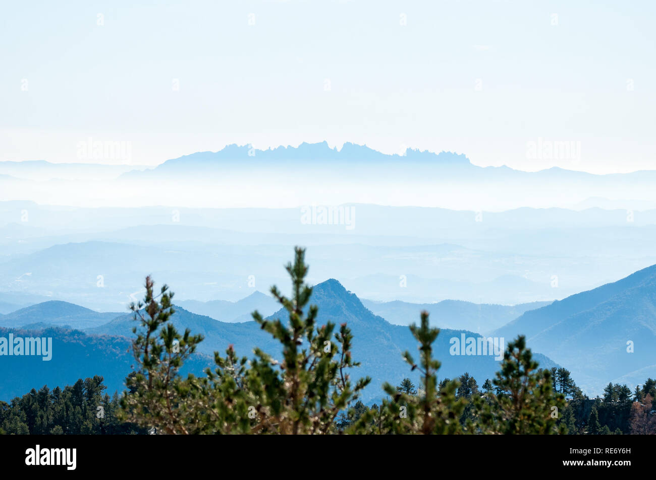Blick auf den Berg Montserrat vom Coll de Pal, Katalonien, Spanien Stockfoto