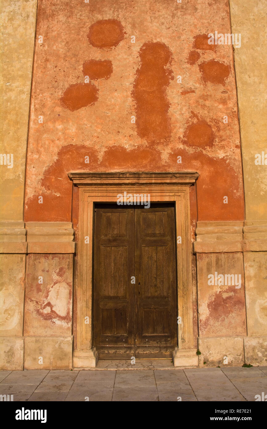 Eine Kirche in der historischen Altstadt von Vittorio Veneto in der Region Venetien im Nordosten Italiens Stockfoto