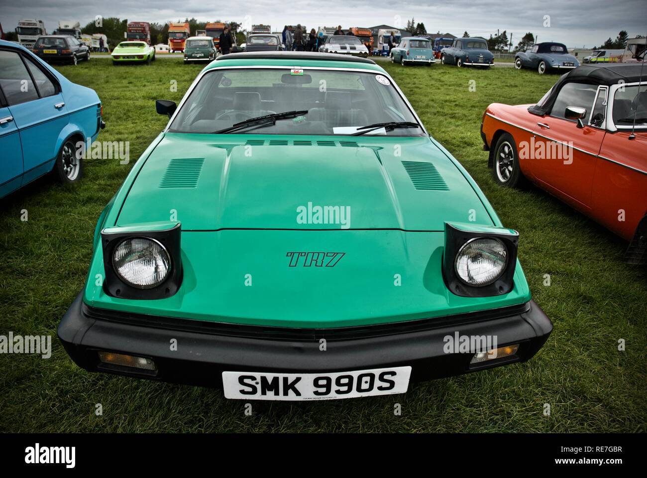 Triumph TR7 mit Lichtern an der Oldtimer Rallye, Anglesey Anglesey, North Wales, UK, Mai 2015 angehoben Stockfoto