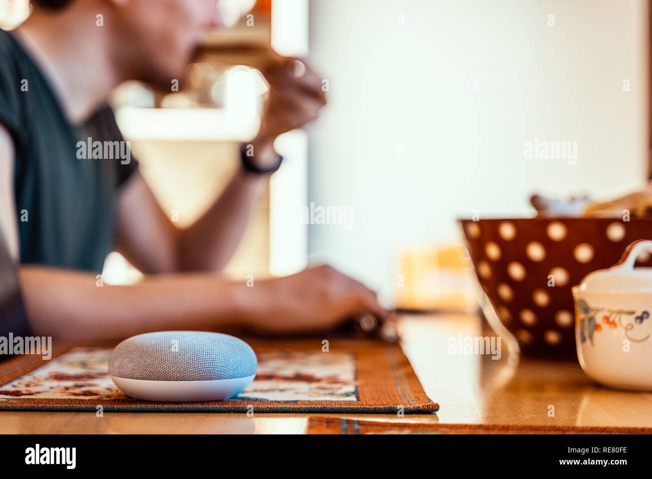 Ai Lautsprecher Konzept in der häuslichen Umgebung Stockfoto