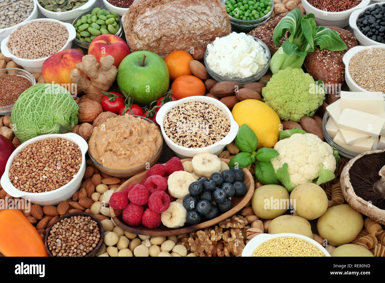 Gesundes Essen für Veganer, die mit Getreide, Peanut butter, Mandeln
