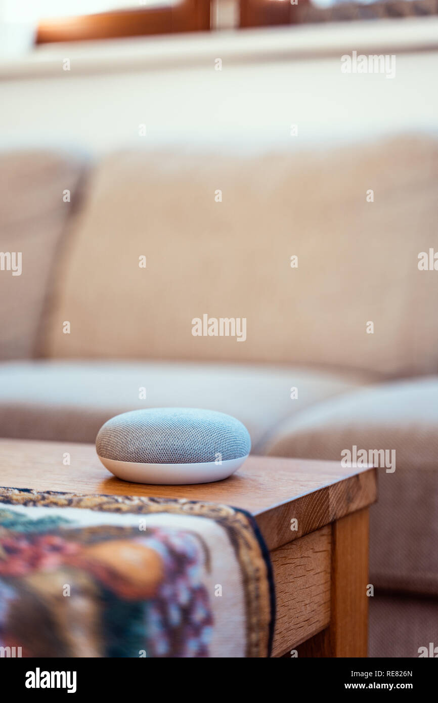 Ai Lautsprecher Konzept in der häuslichen Umgebung Stockfoto