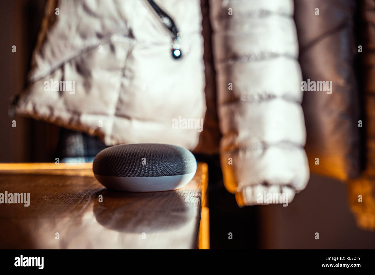 Ai Lautsprecher Konzept in der häuslichen Umgebung Stockfoto