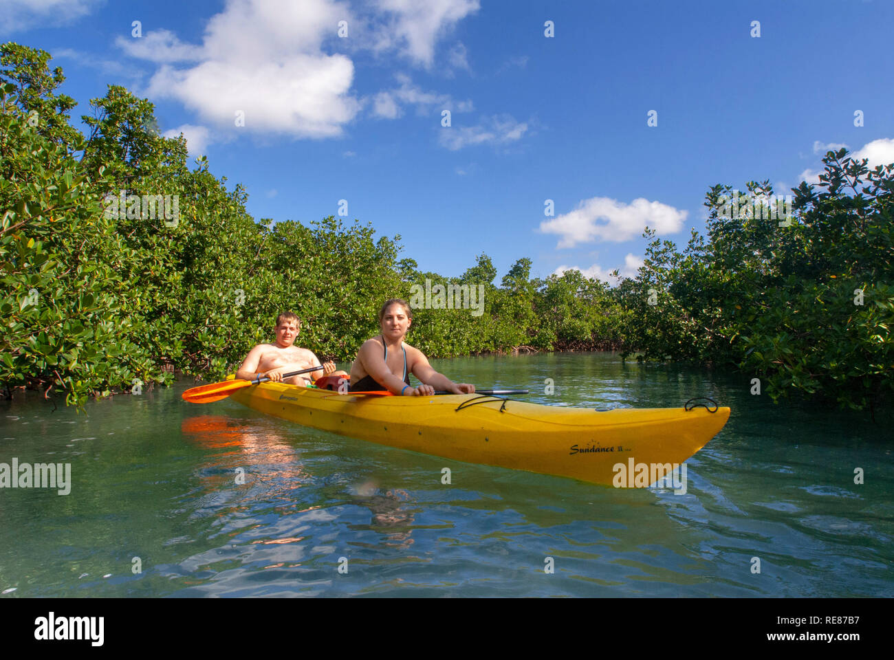Grand Bahama, Bahamas. Die Lucayan Nationalpark im Kajak zu erkunden. Grand Bahama Island, alte Freetown Stockfoto
