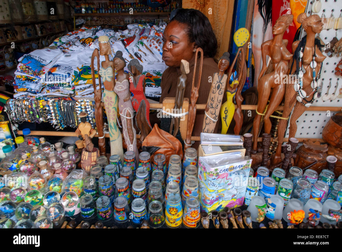 Souvenir shop. Lucayan Cruise Terminal und den Hafen Marktplatz Grand Bahama Bahamas Stockfoto