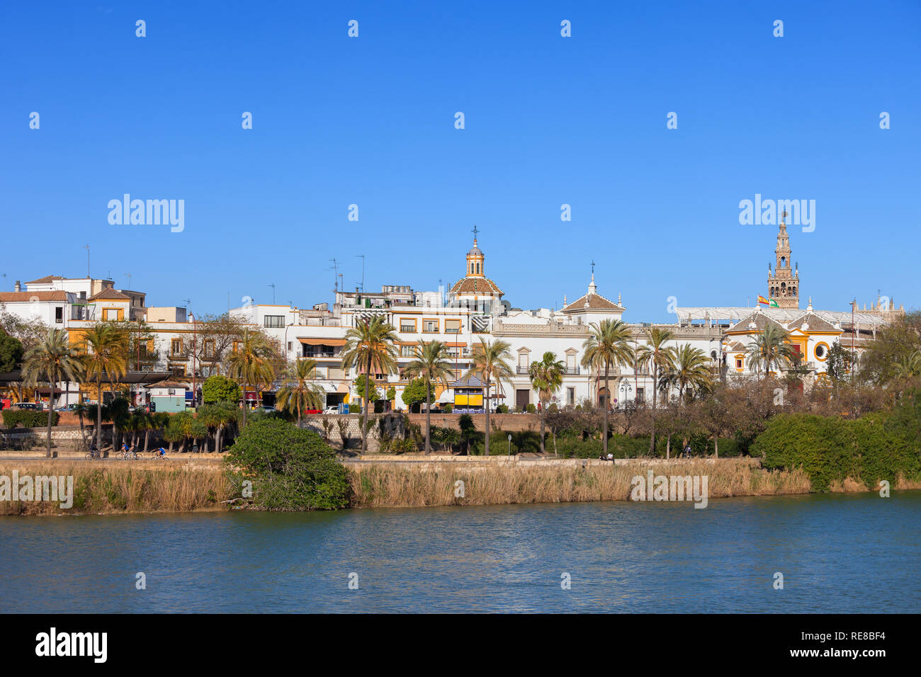 Stadt Sevilla Altstadt Skyline von Guadalquivir Fluss in Andalusien, Spanien Stockfoto